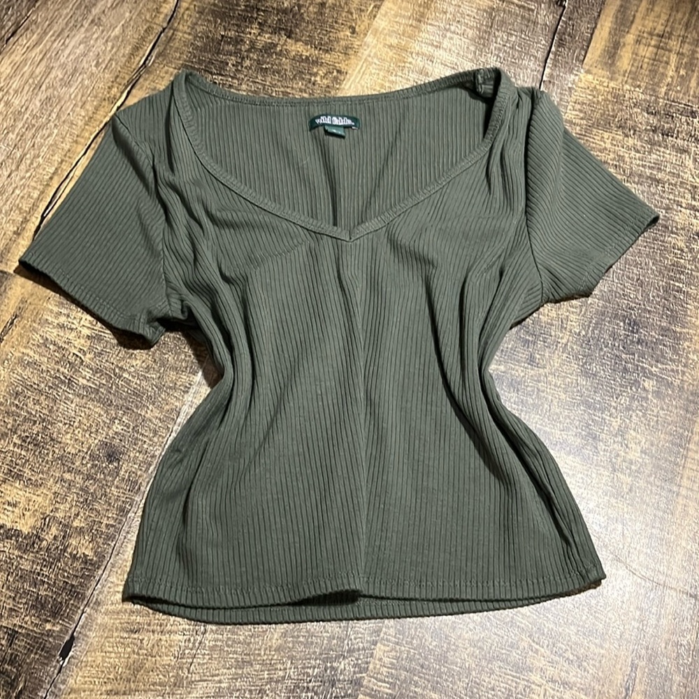 ☀️Cute army green crop top☀️